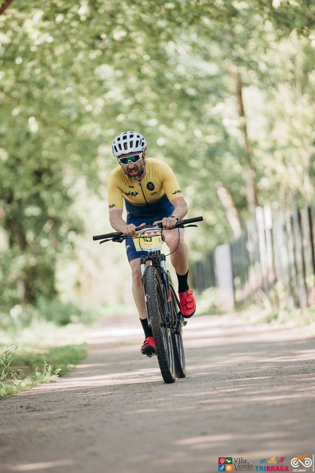 Atleta com o dorsal 143
