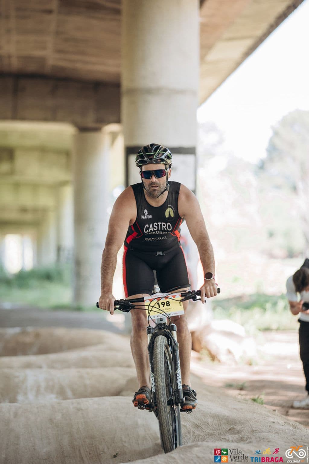 Atleta com o dorsal 198