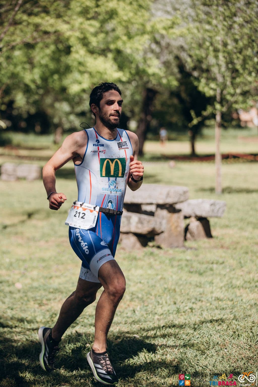 Atleta com o dorsal 212
