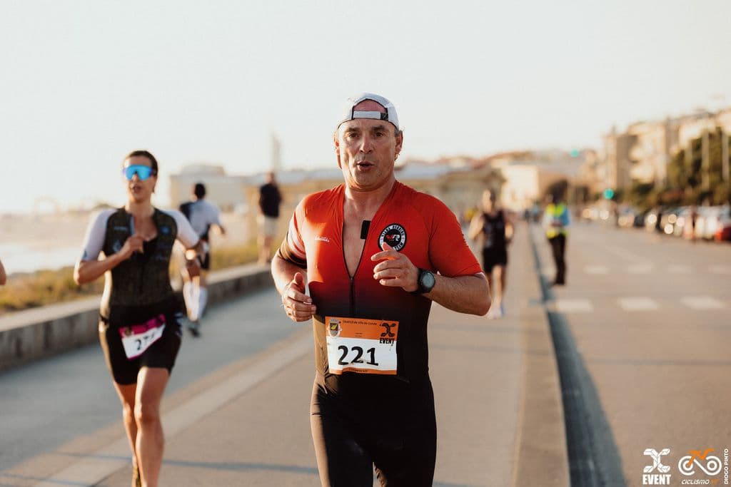 Atleta com o dorsal 221