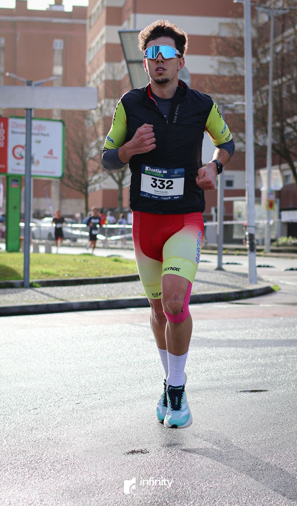 Atleta com o dorsal 332