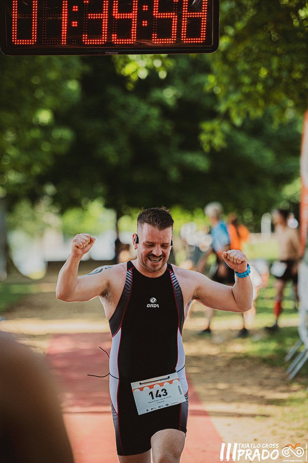 Atleta com o dorsal 143