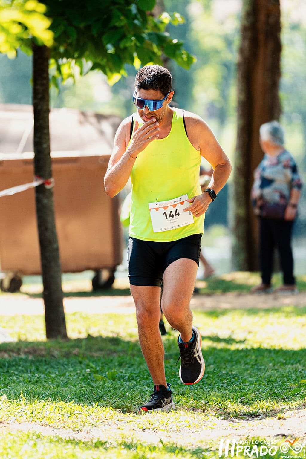 Atleta com o dorsal 144