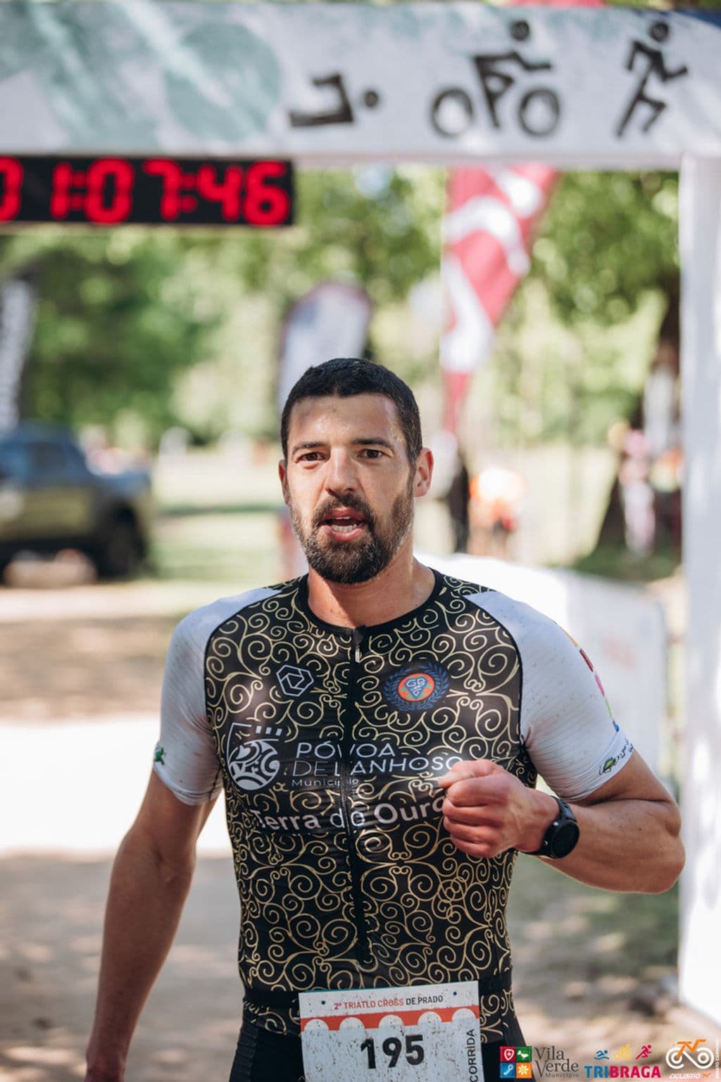 Atleta com o dorsal 195