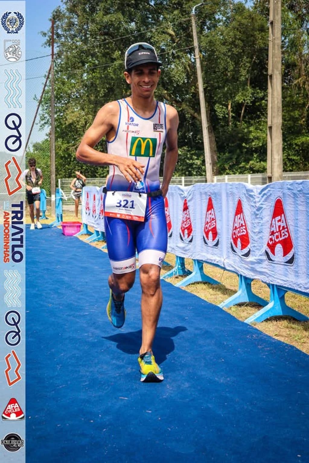 Atleta com o dorsal 321