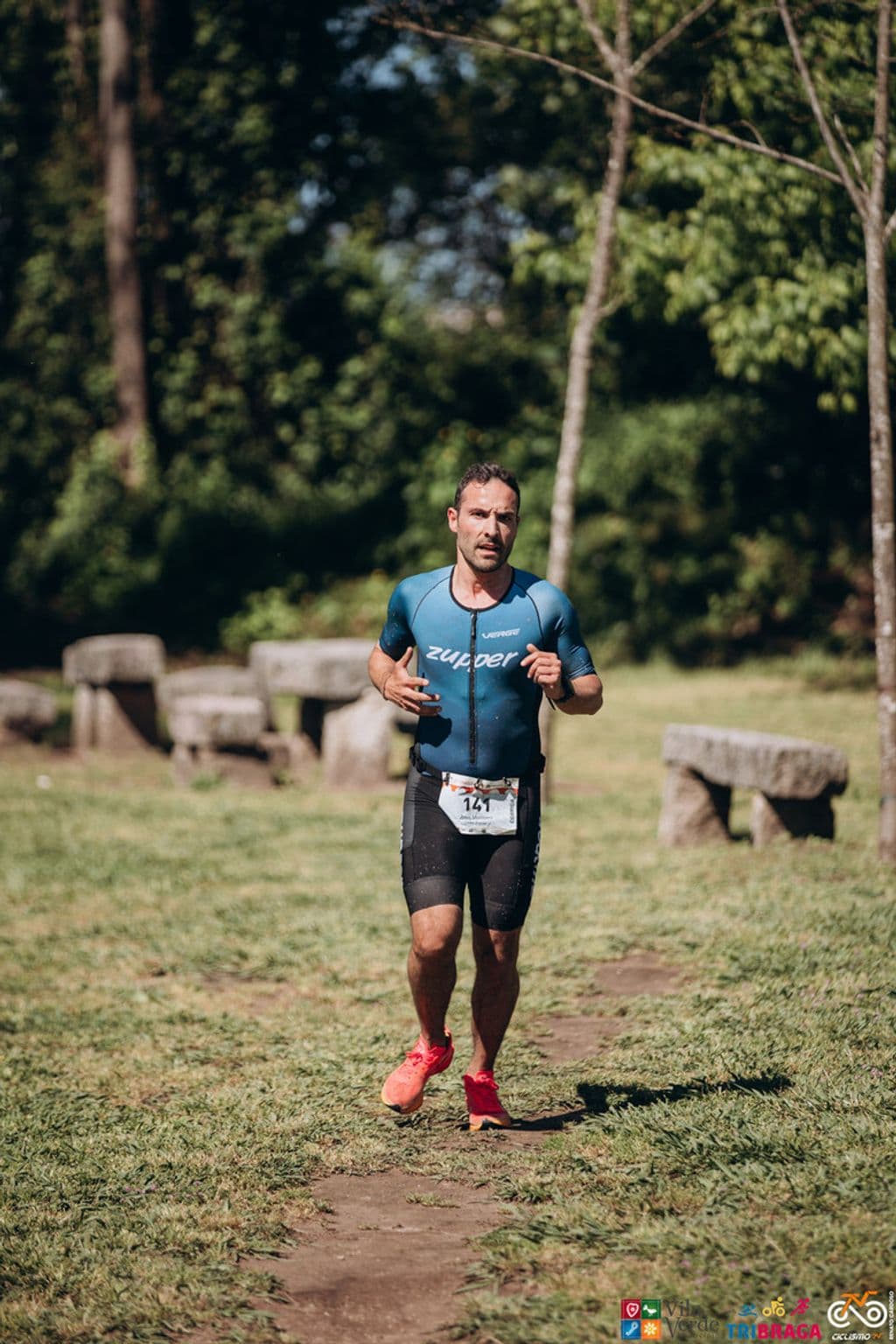 Atleta com o dorsal 141