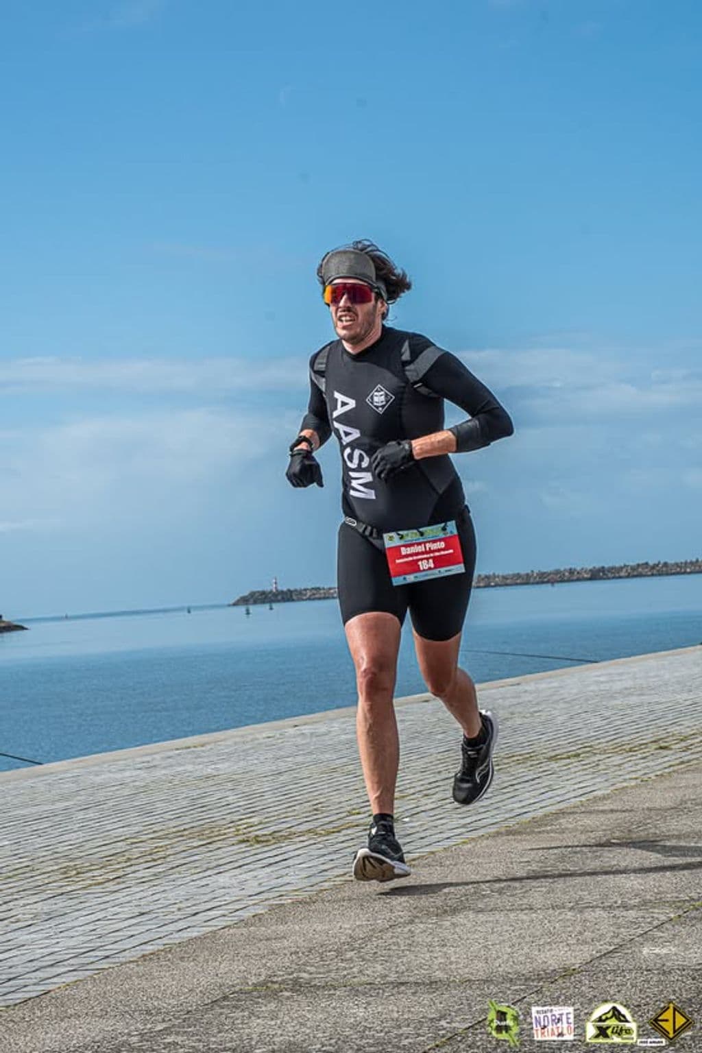 Atleta com o dorsal 184