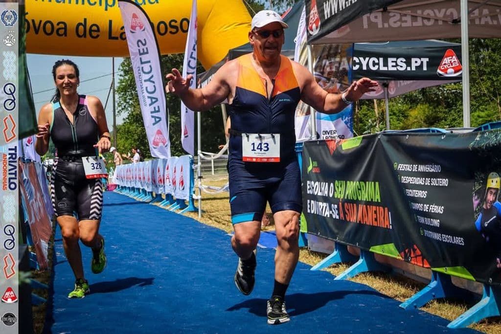 Atleta com o dorsal 328