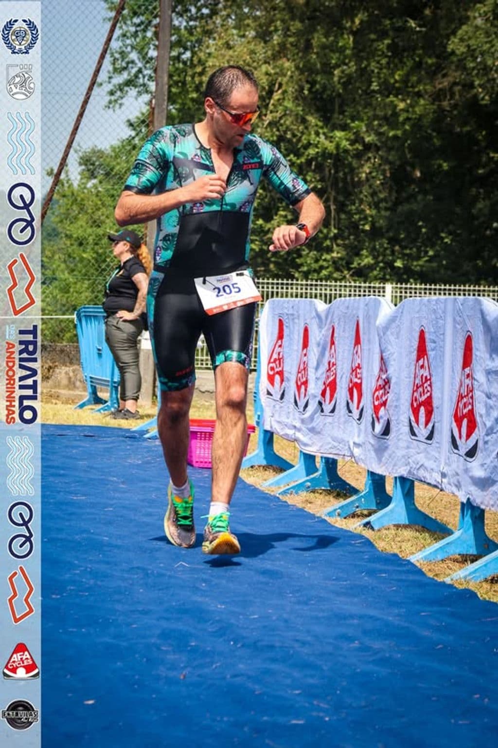 Atleta com o dorsal 205