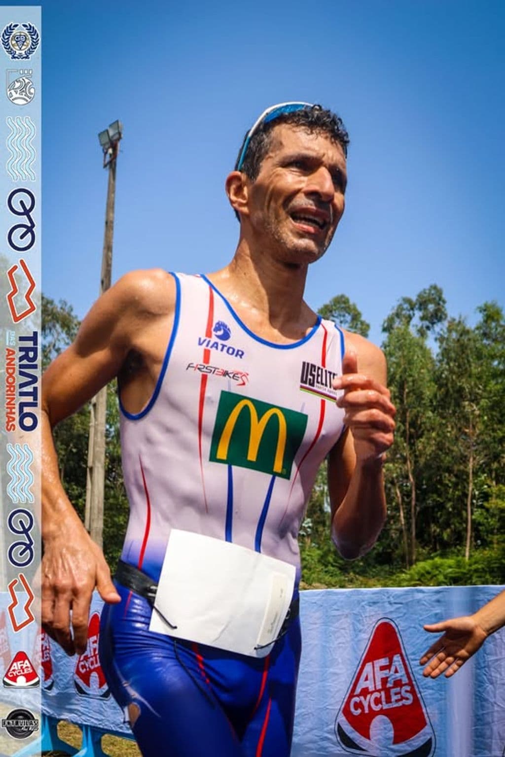 Atleta com o dorsal 319