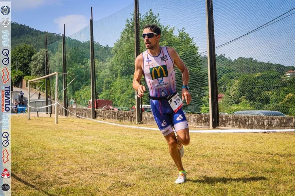 Atleta com o dorsal 323