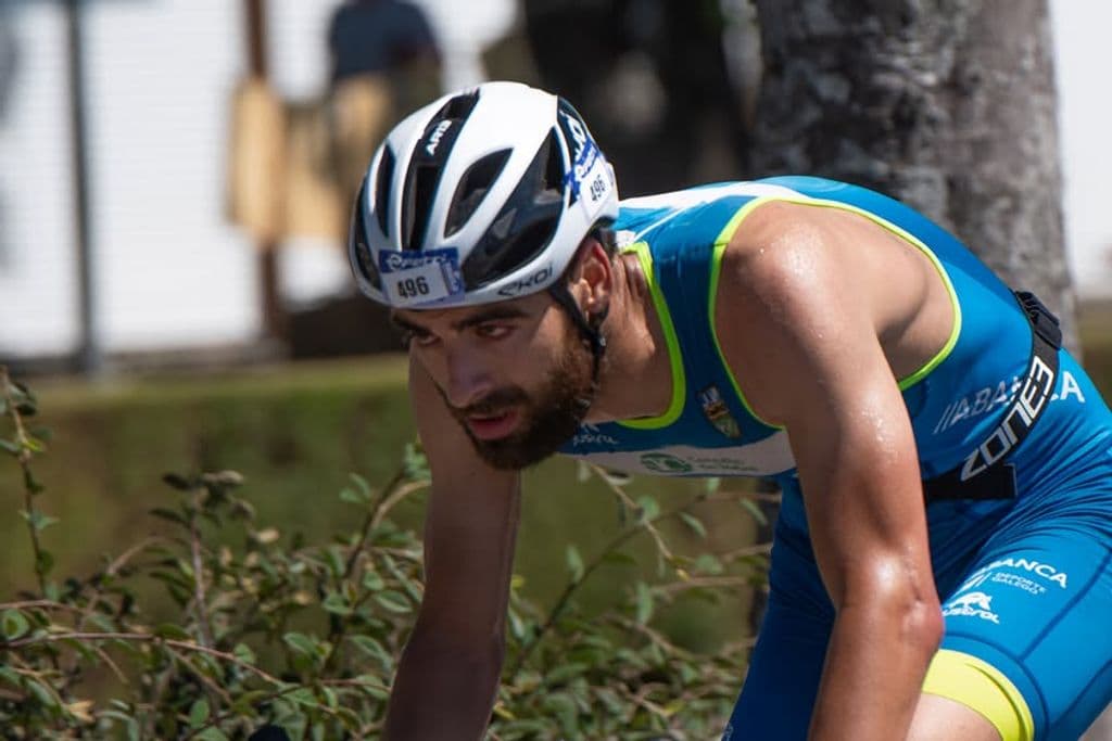 Atleta com o dorsal 496