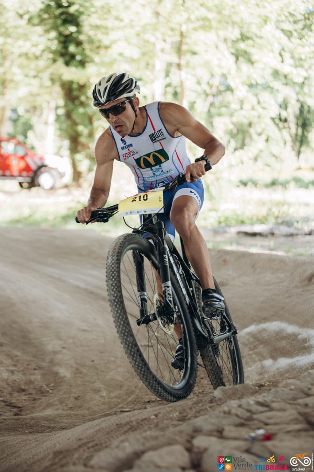 Atleta com o dorsal 210