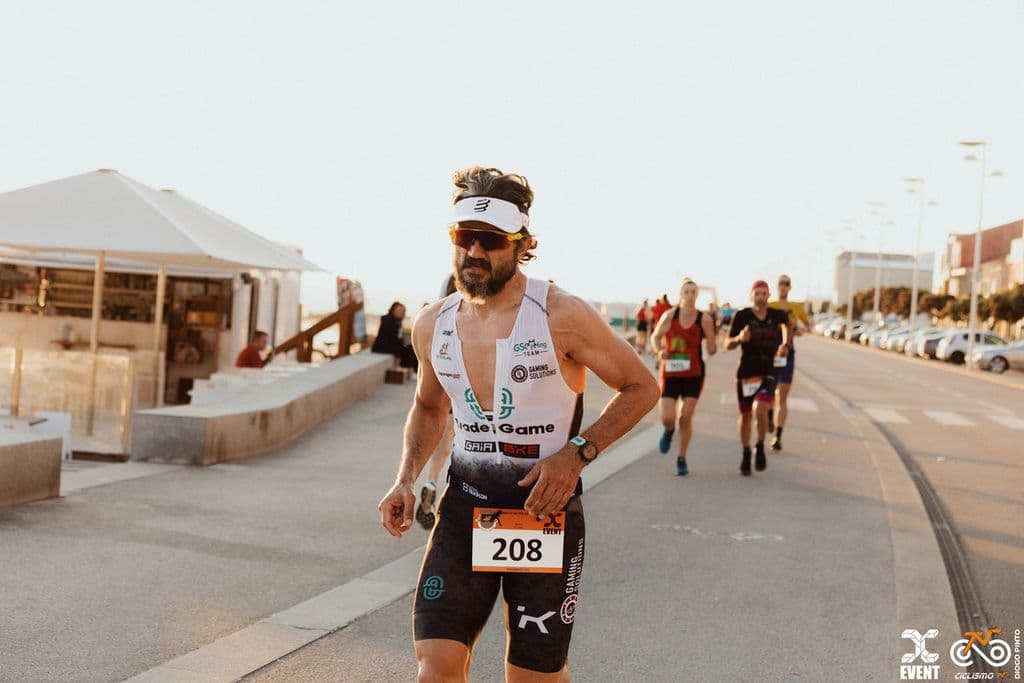 Atleta com o dorsal 208
