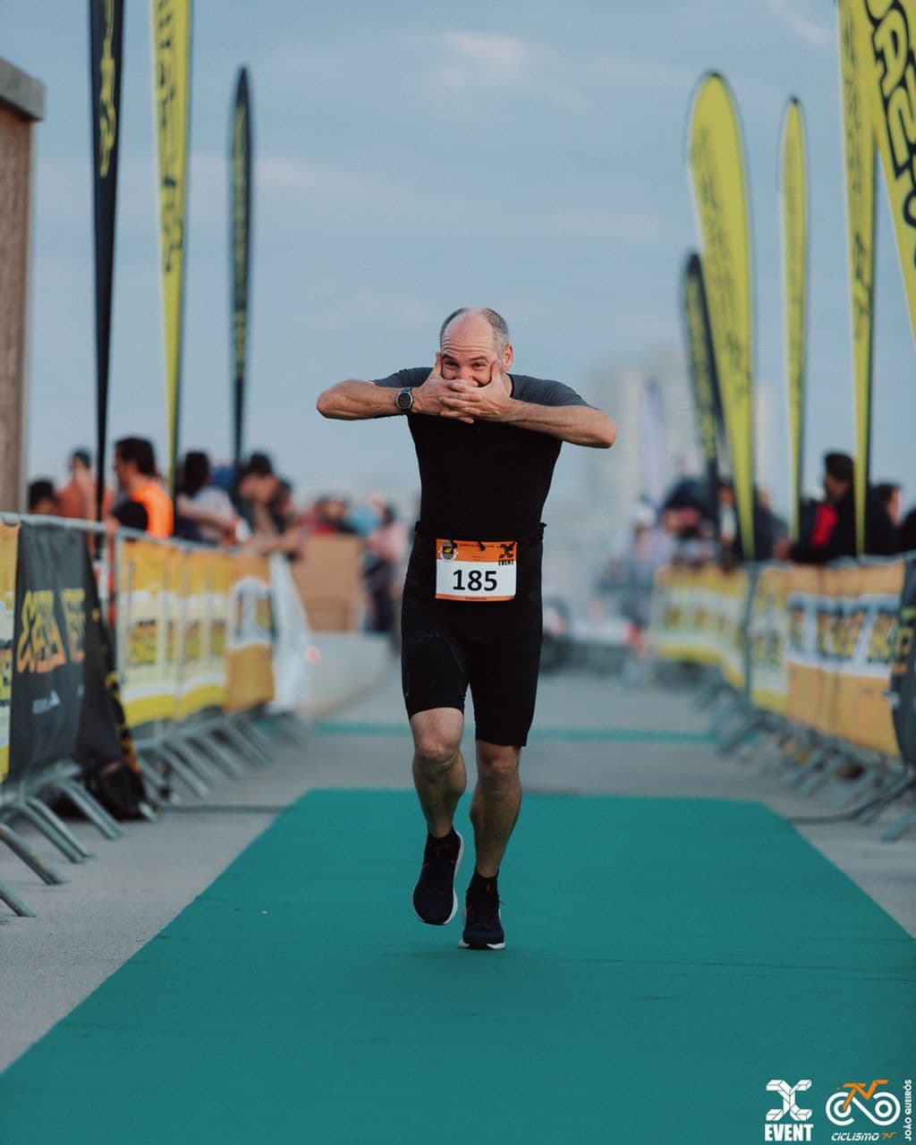 Atleta com o dorsal 185