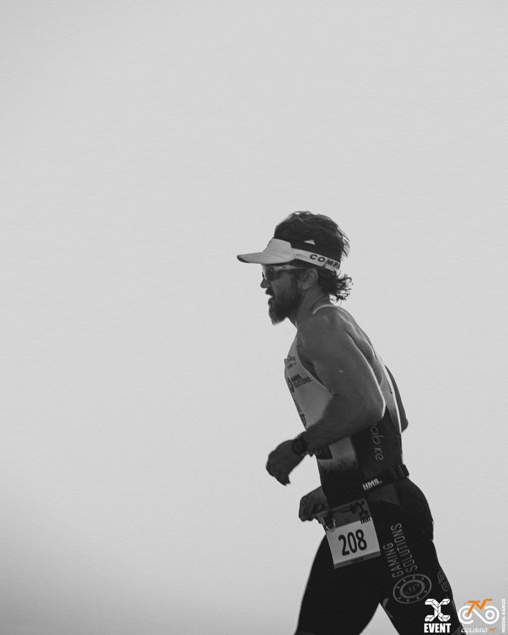 Atleta com o dorsal 208