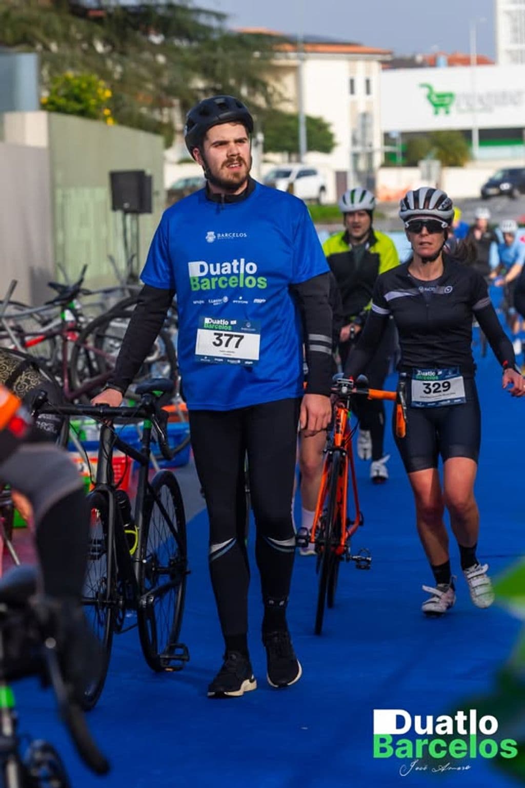 Atleta com o dorsal 329