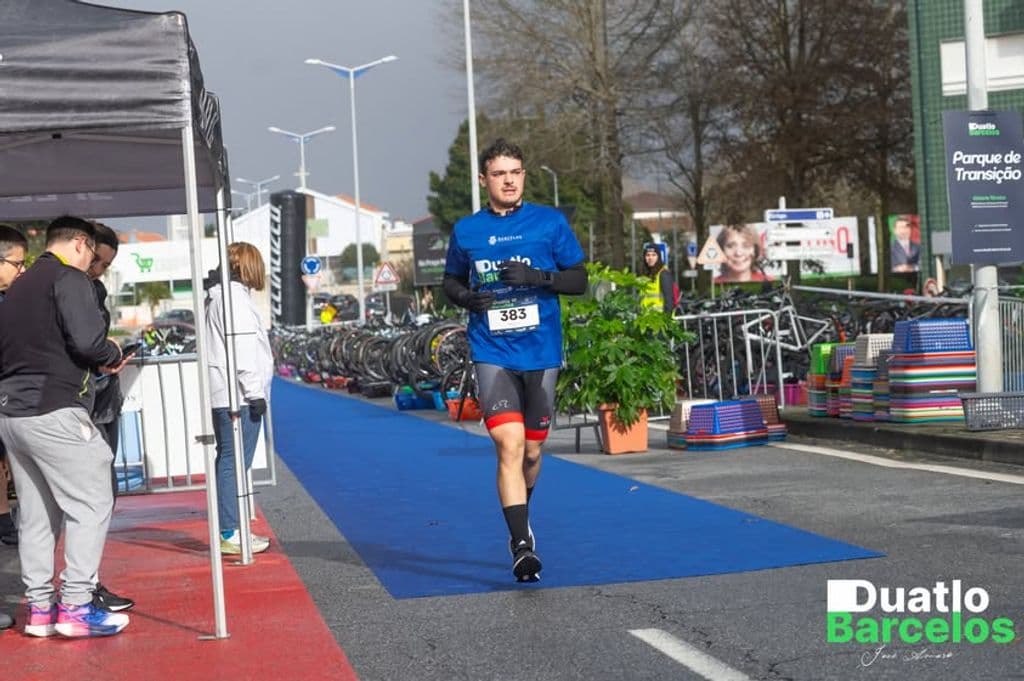 Atleta com o dorsal 383