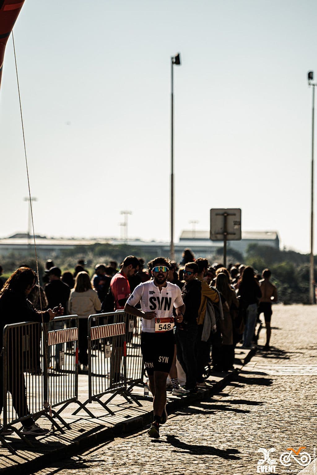 Atleta com o dorsal 548