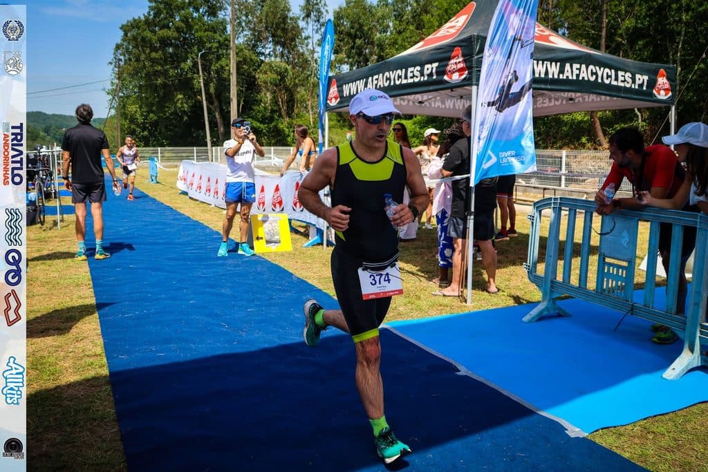 Atleta com o dorsal 374