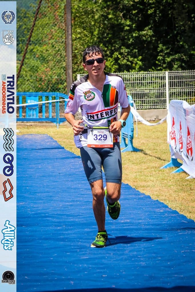 Atleta com o dorsal 329