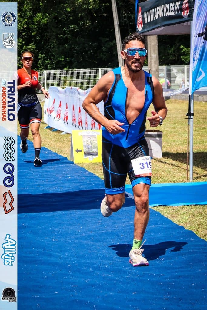Atleta com o dorsal 319