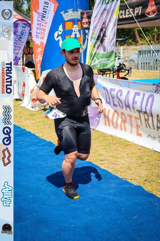 Atleta com o dorsal 242