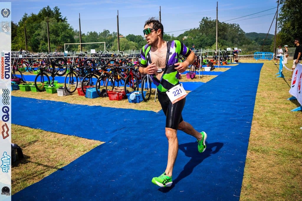 Atleta com o dorsal 221
