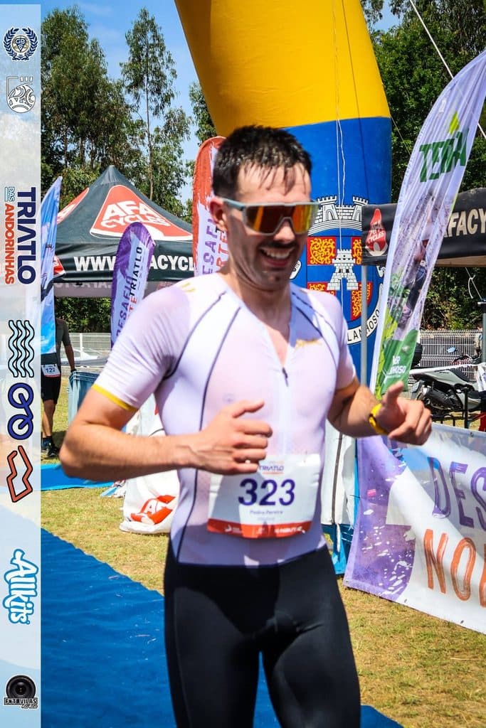Atleta com o dorsal 323