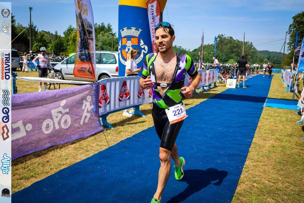 Atleta com o dorsal 221