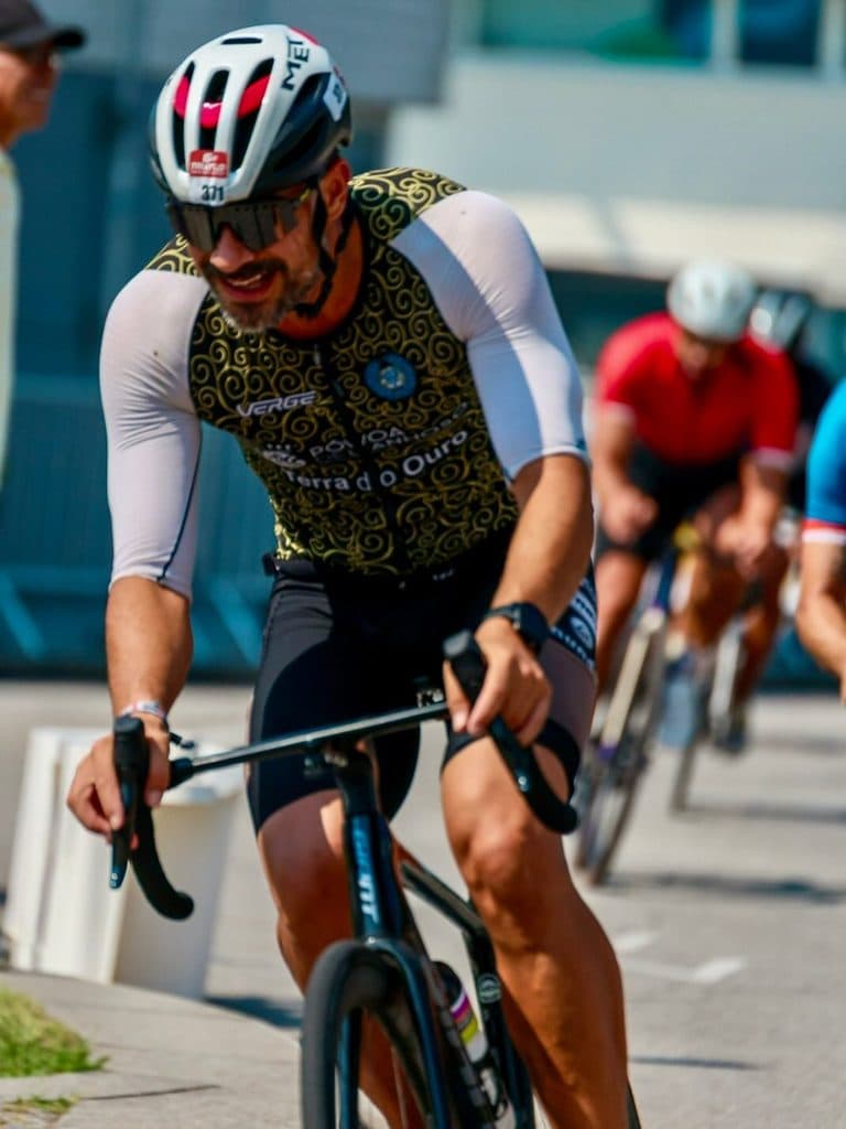 Atleta com o dorsal 371