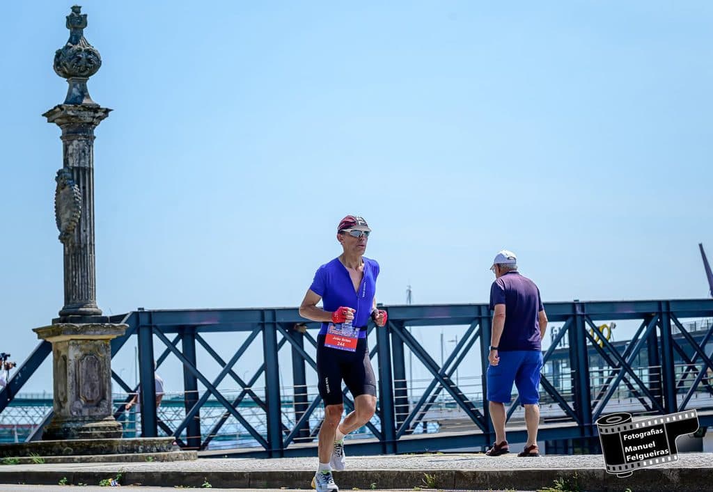 Atleta com o dorsal 244