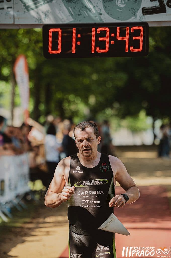 Atleta com o dorsal 169
